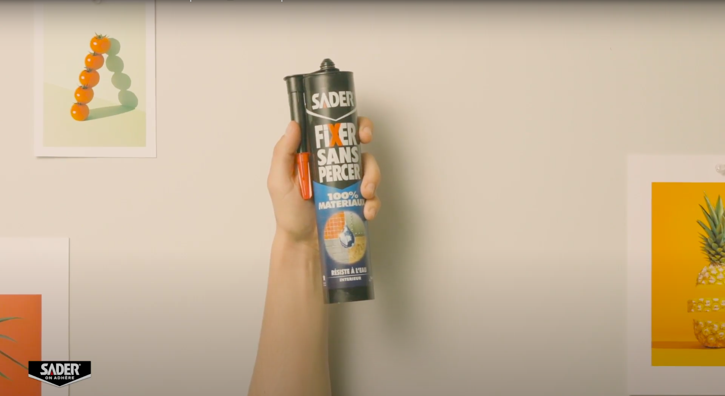 Sader, comment fixer un cadre sans percer