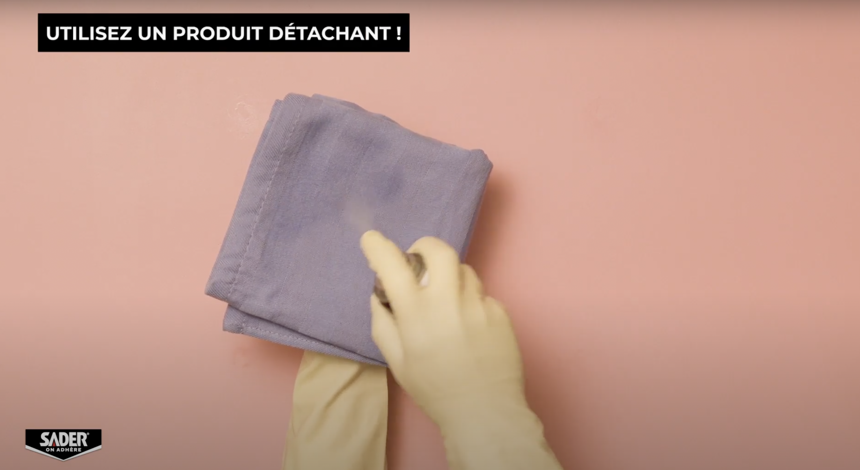 Sader, comment enlever de la pâte à fixe sur un mur
