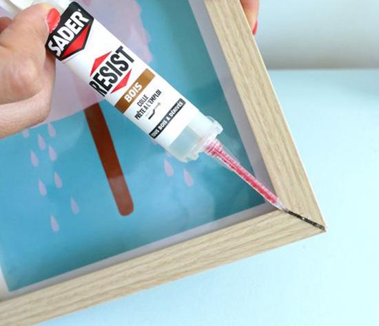 Comment réparer un cadre a photos en bois avec votre colle Resist Bois etape 2